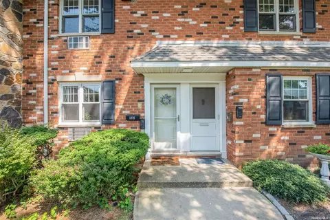 14 Glen Hollow Dr #E3, Holtsville, NY 11742