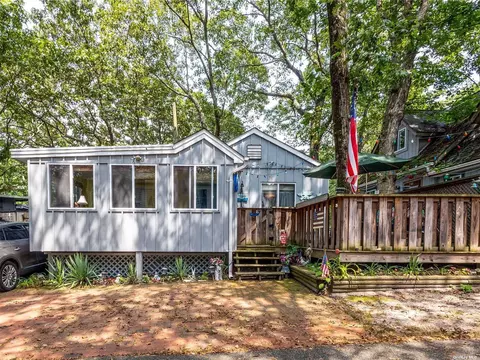 26 Whalers Path, Baiting Hollow, NY 11933