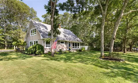 15 Canvasback Ln, East Quogue, NY 11942