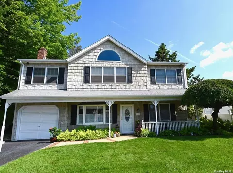 119 Cleveland Ave, Massapequa, NY 11758
