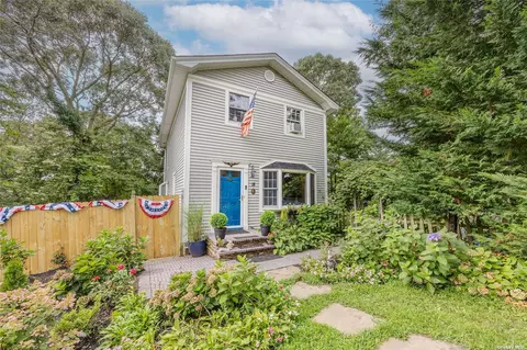 18 Hillside Rd, Sound Beach, NY 11789
