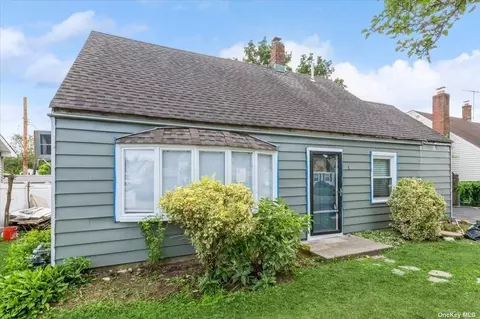 330 Curtis Ave, Carle Place, NY 11514