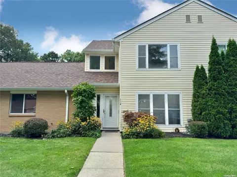 114 Dari Dr #114, Holbrook, NY 11741