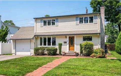 10 Leland St, East Northport, NY 11731