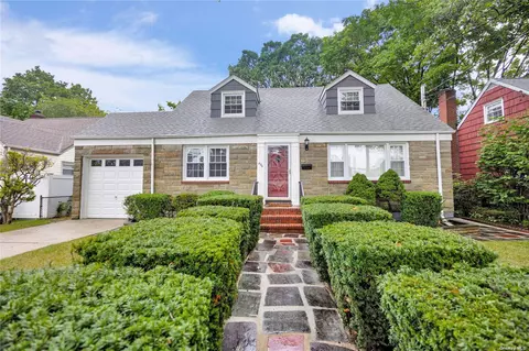 860 Monroe St, West Hempstead, NY 11552