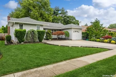 344 Cherry Pl, East Meadow, NY 11554