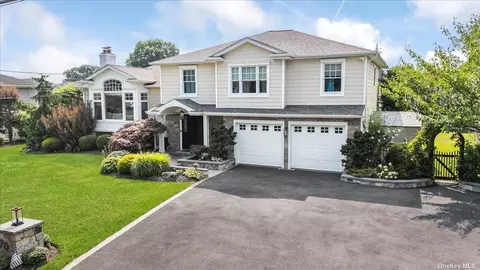 70 Gloucester Rd, Massapequa, NY 11758