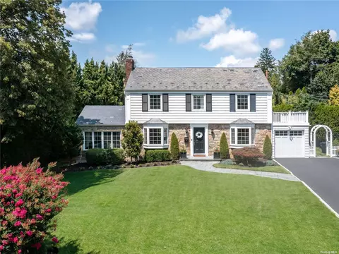 79 Castle Ridge Rd, Manhasset, NY 11030