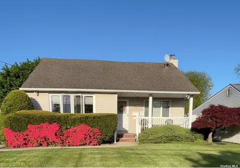 85 Rhoda Ave, North Babylon, NY 11703