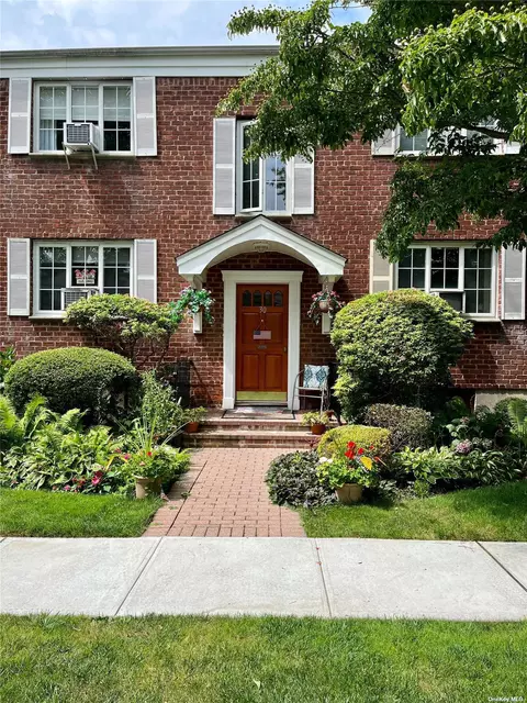 30 Nathan Hale Dr #71A, Huntington, NY 11743