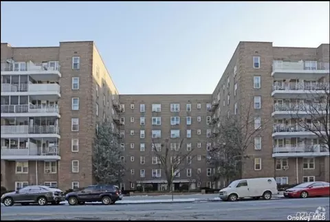 62-59 108 St #4F, Forest Hills, NY 11375