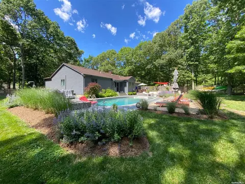16 Great Circle Dr, Shelter Island, NY 11964