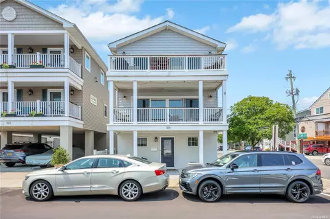 105 Wyoming Ave, Long Beach, NY 11561
