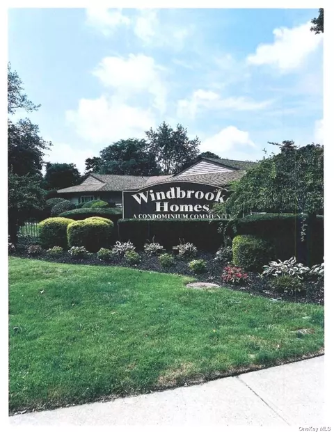 209 Feller Dr #209, Central Islip, NY 11722