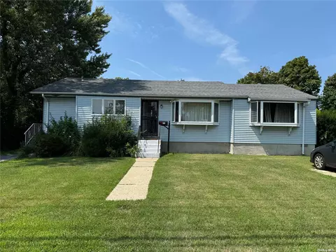 610 Herzel Blvd, West Babylon, NY 11704