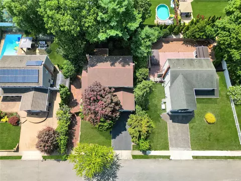 28 Birch St, Lake Grove, NY 11755