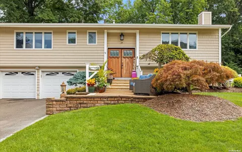 41 Corsa St, Dix Hills, NY 11746