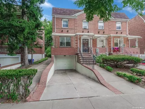 68-48 Exeter St, Forest Hills, NY 11375