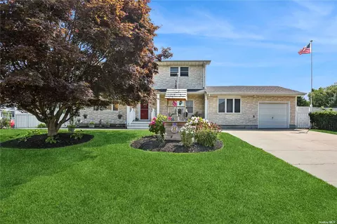42 Camille Ln, East Patchogue, NY 11772