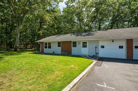 235 Blackpool Ct #B, Ridge, NY 11961