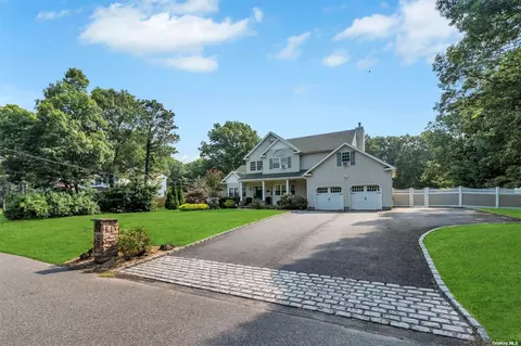 149 Syracuse Ave, Medford, NY 11763