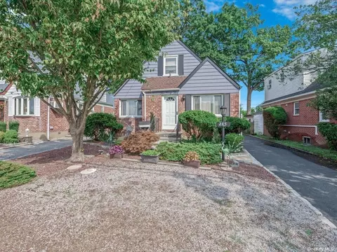 245 Emerson Pl, Valley Stream, NY 11580