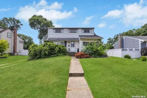 109 North Dr, North Massapequa, NY 11758