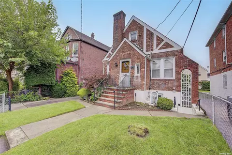 43-65 160th St, Flushing, NY 11358