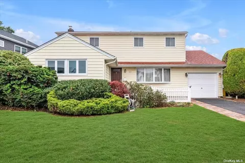 53 Devon Rd, Bethpage, NY 11714