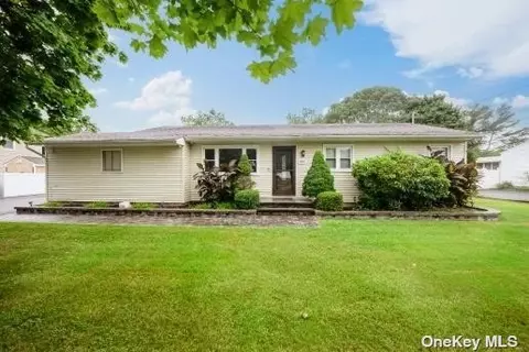 340 Munsell Rd, East Patchogue, NY 11772