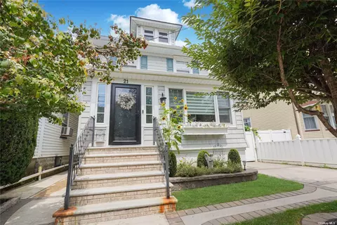 21 Markham Pl, Staten Island, NY 10314