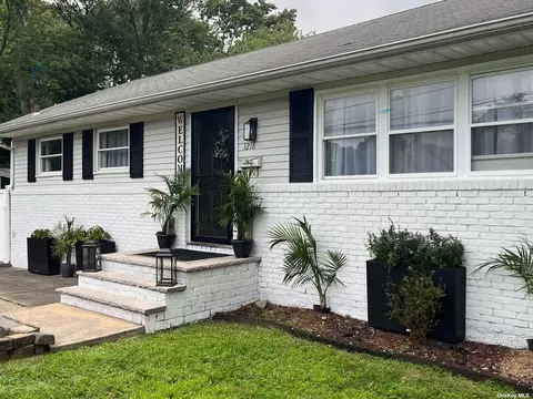 1218 Brookdale Ave, Bay Shore, NY 11706