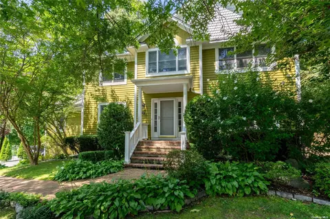 5 Southcrest Ct, Huntington, NY 11743