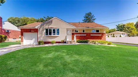12 Dorothea St, Commack, NY 11725