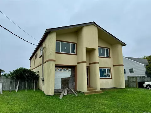 94 Grandview Dr, Shirley, NY 11967