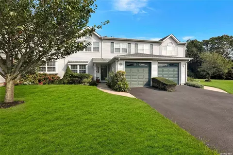 17 Horizon Ct #17, Huntington, NY 11743
