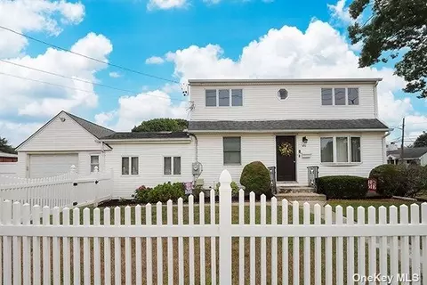 430 S Delaware Ave, Lindenhurst, NY 11757