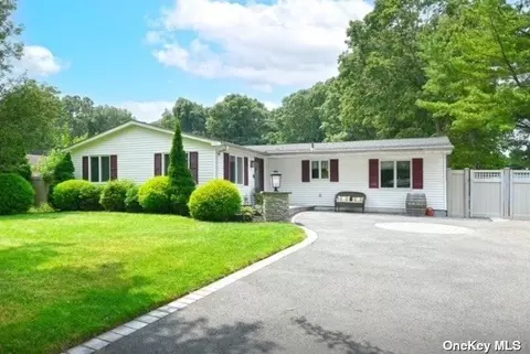170 6th Ave, Holtsville, NY 11742