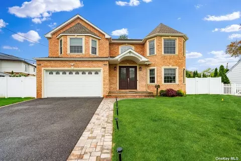 5 Alexander Dr, Syosset, NY 11791