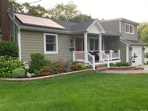 97 Iceland Dr, South Huntington, NY 11746
