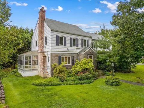 1 Andover Rd, Great Neck, NY 11023