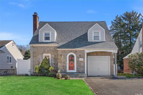 71 Woolsey Ave, Glen Cove, NY 11542