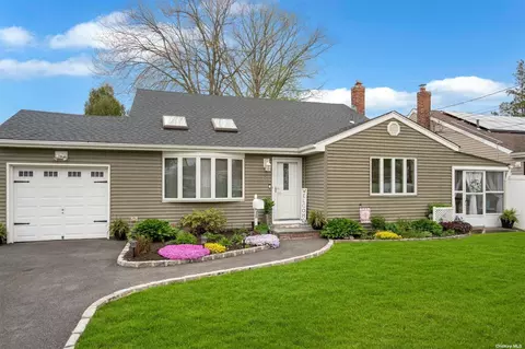 71 W 20th St, Deer Park, NY 11729