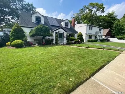 100 Oceanview Ave, Valley Stream, NY 11581