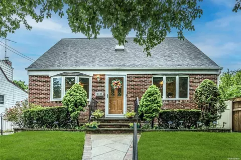 81-54 261 St, Glen Oaks, NY 11004