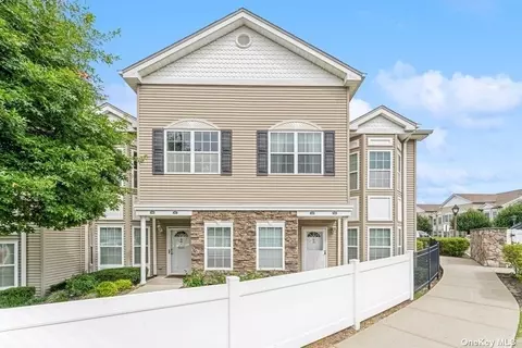 345 Spring Dr #345, East Meadow, NY 11554