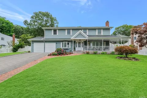 47 Schneider Ln, Hauppauge, NY 11788