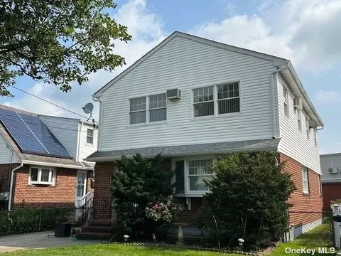 1062 Grand Blvd, Westbury, NY 11590