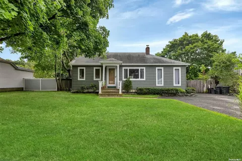 84 Log Rd, Patchogue, NY 11772