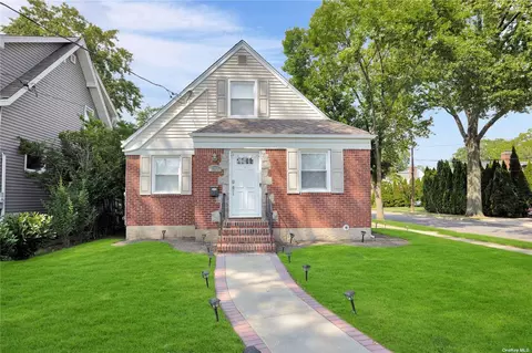 1319 6th Ave, New Hyde Park, NY 11040